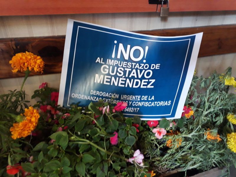  Merlo: bronca y manifestación contra el «impuestazo» de Menéndez