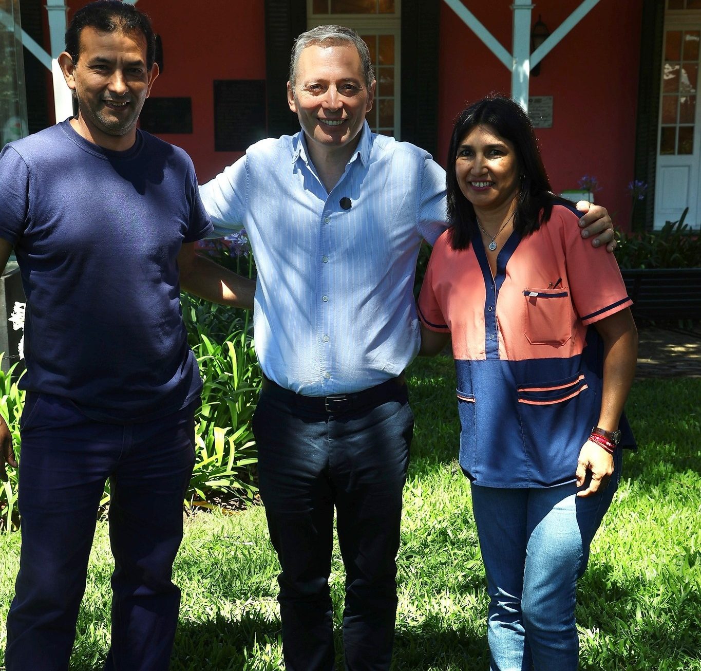 Fernando Gray encabezó la toma de firmas para las escrituras de 38 viviendas para familias del distrito