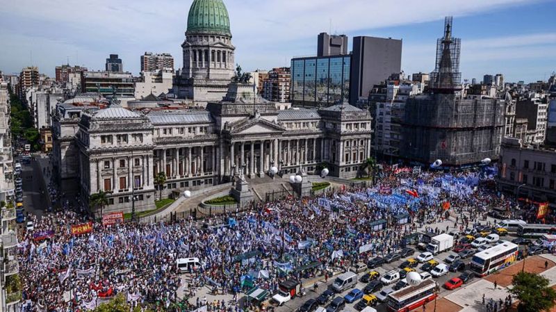  Masivo paro y movilización de los docentes