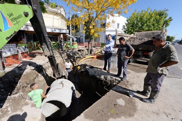  San Fernando ejecuta obras hidráulicas en el centro comercial de calle Colón