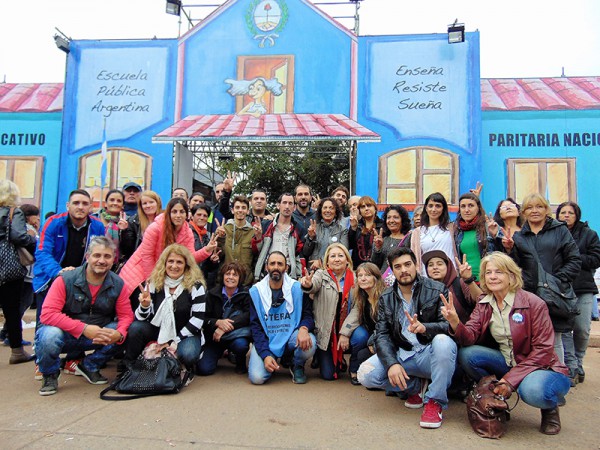  Agrupaciones peronistas de Vicente López apoyaron a los docentes en la Escuela Intinerante