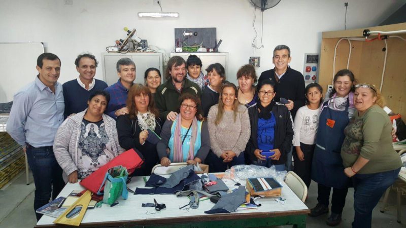  Randazzo y una nueva foto de campaña: visitó al Padre Pepe con intendentes