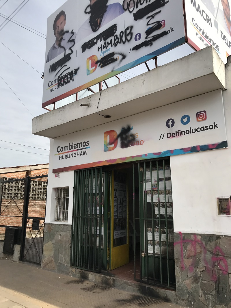  Se calienta la campaña en Hurlingham: incendiaron un local de Cambiemos