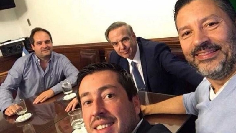  Menendez desafía a Cristina en busca de la presidencia del PJ bonaerense