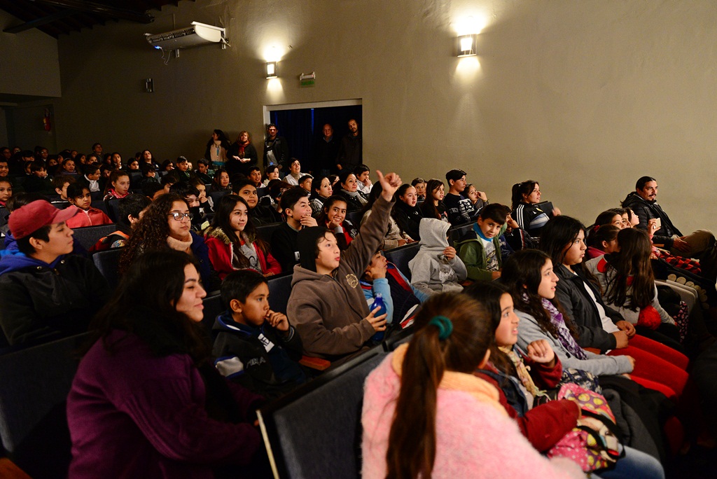  Escuelas de San Fernando disfrutaron de una obra por el ´Día de la Bandera´